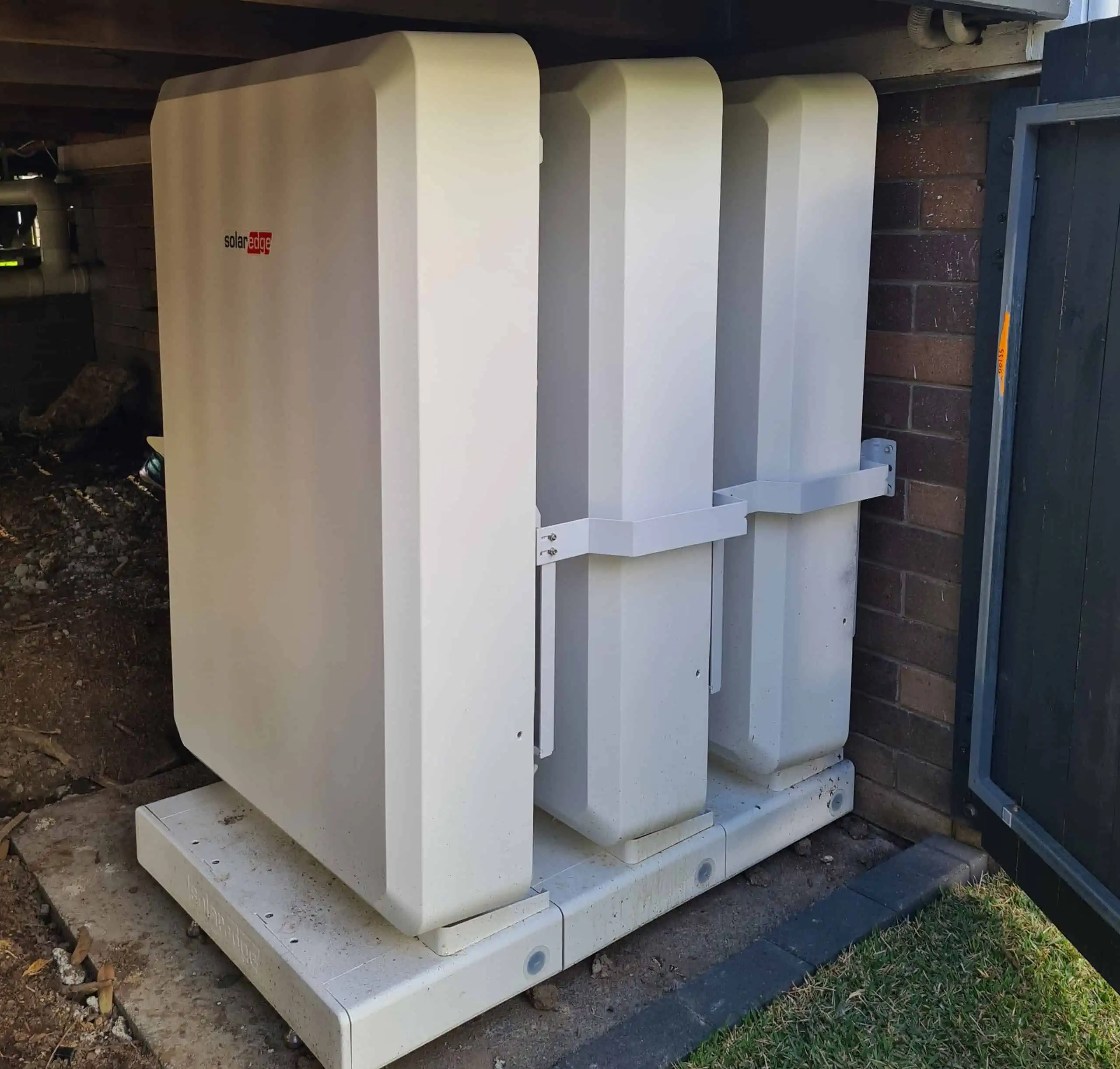 Compare the SolarEdge Energy Bank Battery to the Tesla Powerwall